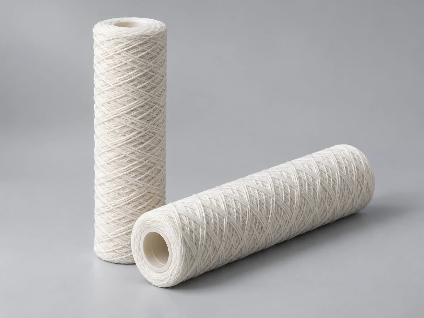 Filter cartridges with a diamond-pattern yarn winding