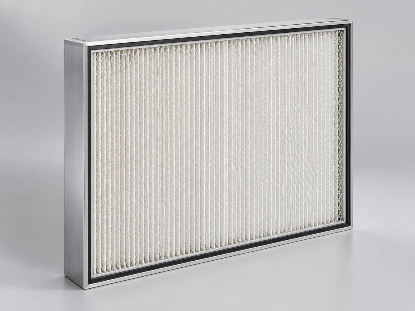 Low-profile cleanroom filter with a protective face grille